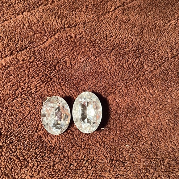 Vintage reds and rhinestones clip on earrings three pairs - Picture 5 of 5